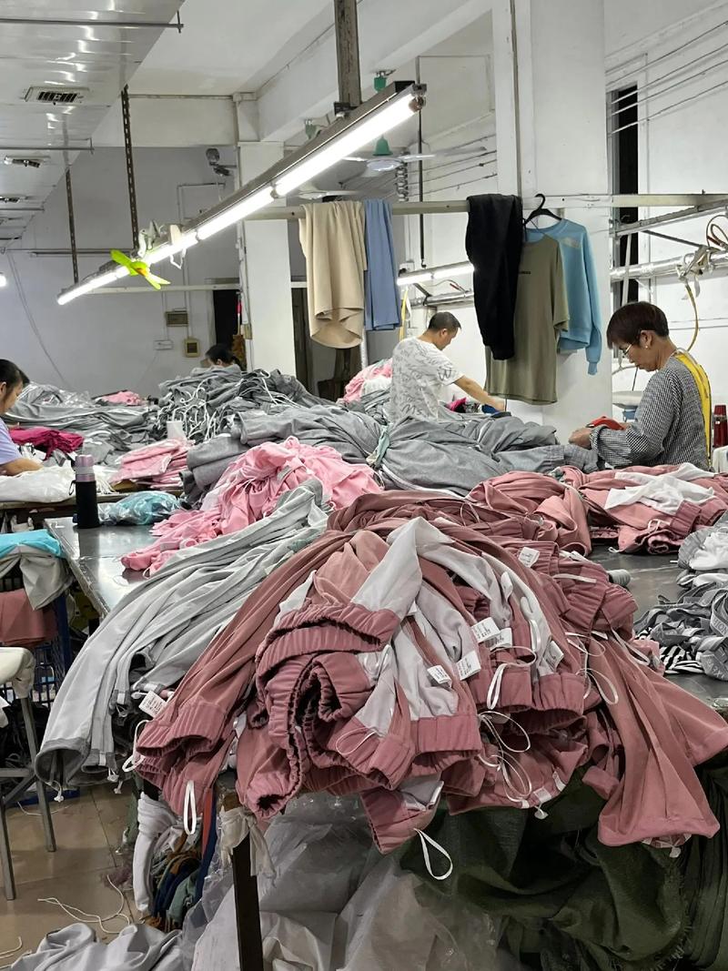 初創(chuàng)服裝品牌與工廠合作打樣全攻略 從理想到現(xiàn)實的制衣之路